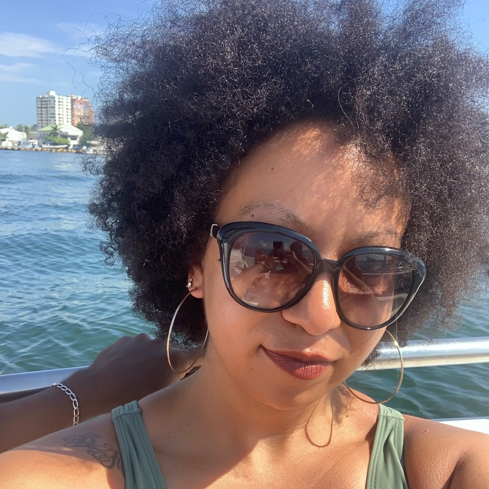 Meet your Posher, Deena